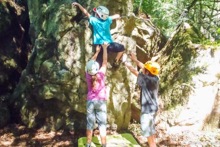 Escalade bloc à Laramade en Ariège Pyrénées