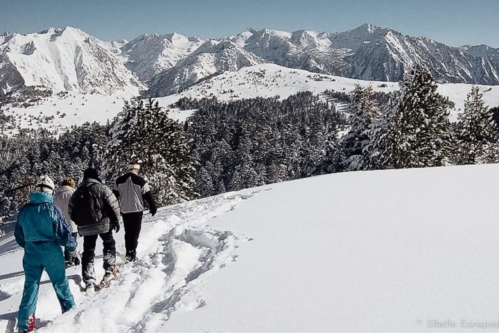 Raquette à neige Ariège groupe sur Bonascre