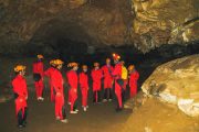 Spéléologie Ariège groupe dans Grotte Siech