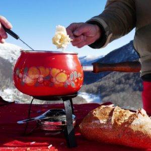 restaurant-en-montagne-fondu-ariegeoise-Dahu-Ariegeois-768x432