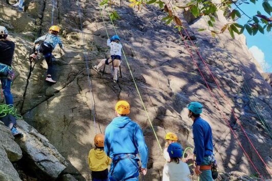 Escalade rocher école à Azaut en Ariège